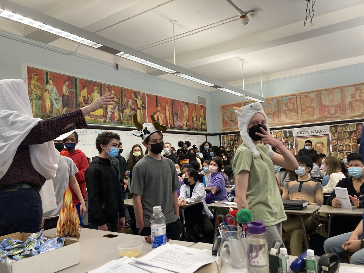 BLS_JCL's tweet photo. Photos from our Symposia series last week! 
Over 200 JCLers came to hear talks about Ovid and Feminism, Animal sacrifices in Ancient Rome, Catullus + his girlfriend, and Greek 101. https://t.co/Ss6tVmLb8K