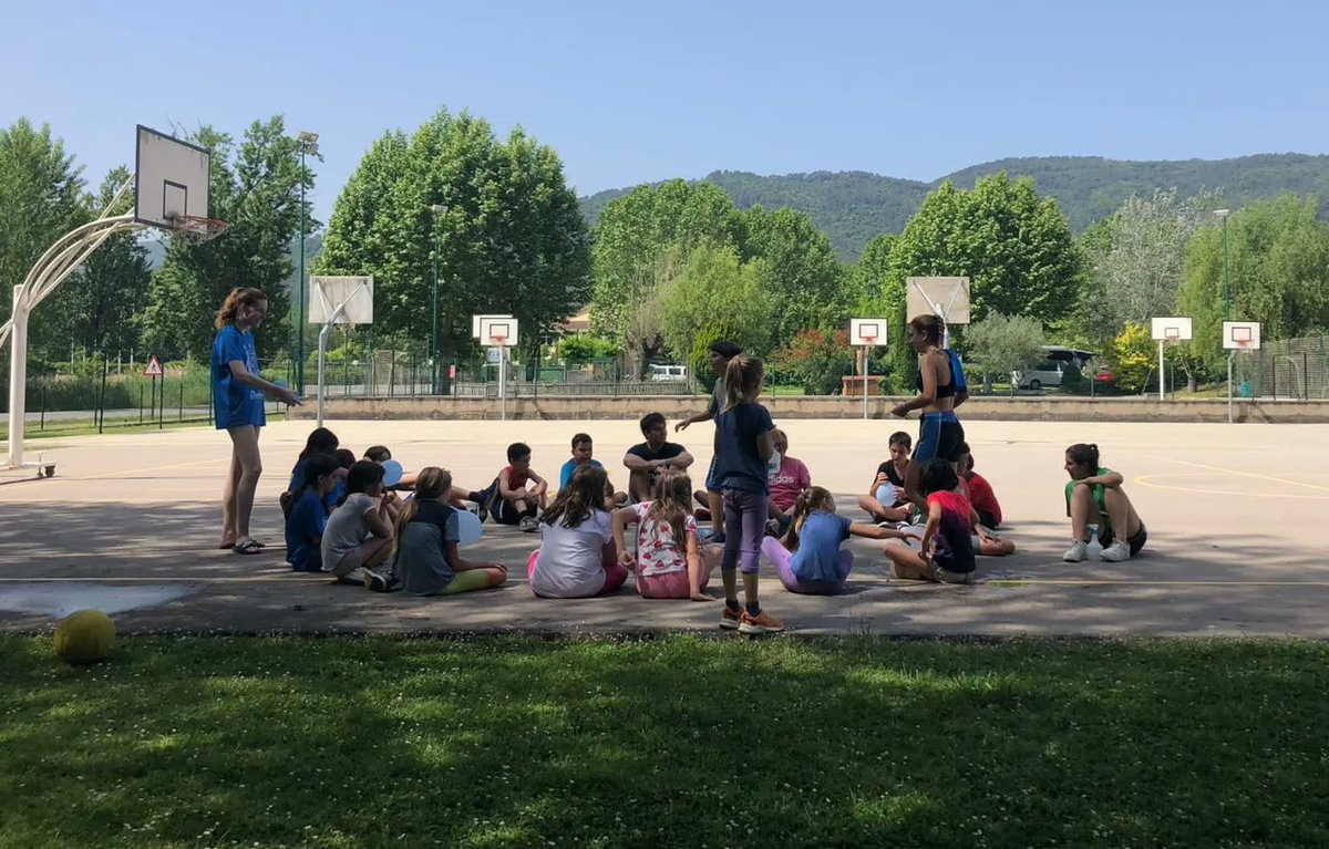 cbvalldenbas's tweet photo. 🏀 Aquest cap de setmana el premini, els dos minis i el preinfantil han anat de colònies a Banyoles per tancar la temporada.

☀️ Han passat dos dies plens de bàsquet, remullades i moltíssima diversió!

😍 Esperem que us ho hàgiu passat tan bé com nosaltres!

#SomhiEnbas #FemClub https://t.co/mqzoFbdKHr