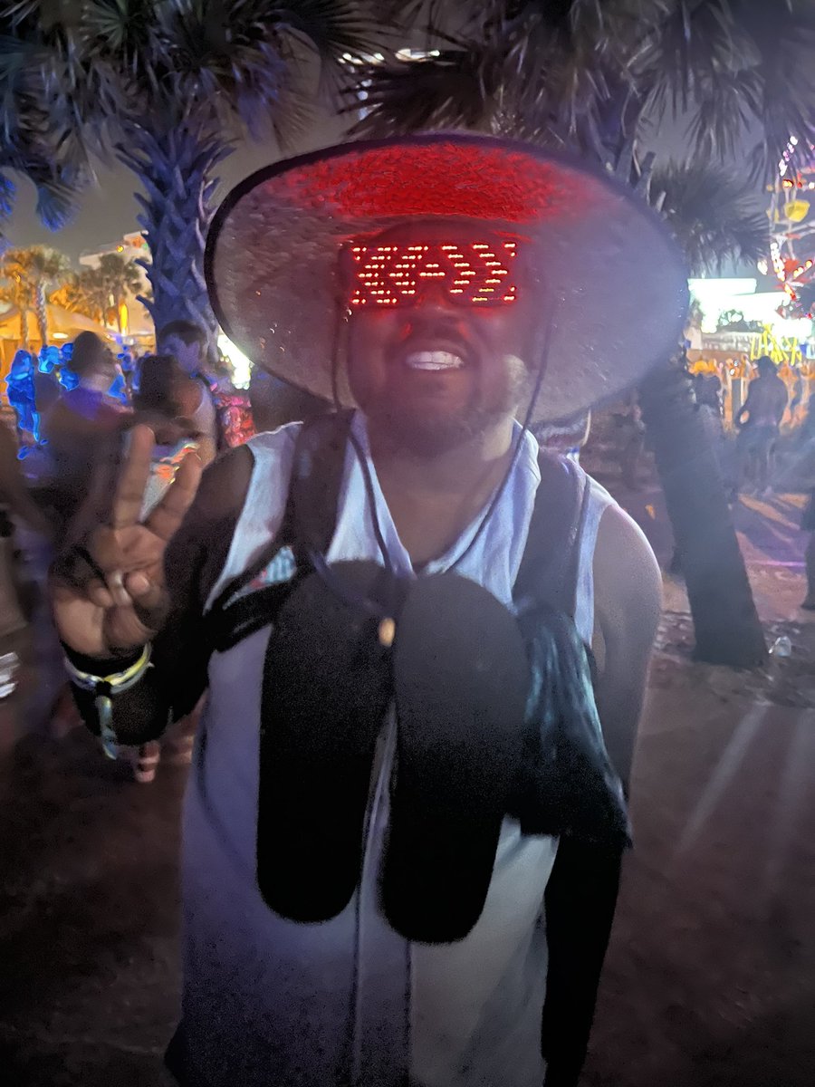 KFinProductions's tweet photo. #Day2Saturday The sights and sounds of @Hangoutfest, that’s our jam! https://t.co/awUte0baD5