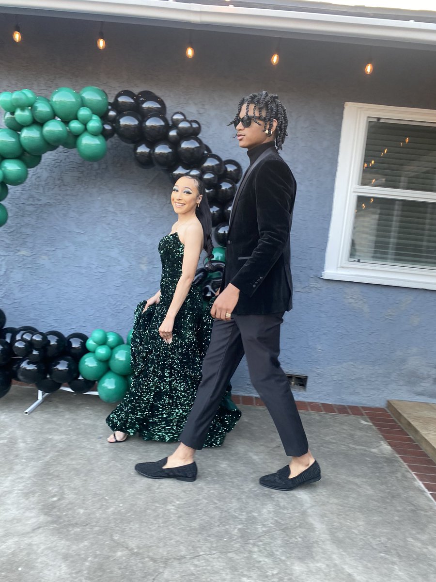 EandDLeon's tweet photo. Prom #2022 #WarrenHS https://t.co/ucA3zBQvpR