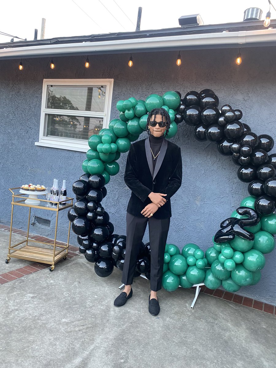 EandDLeon's tweet photo. Prom #2022 #WarrenHS https://t.co/ucA3zBQvpR