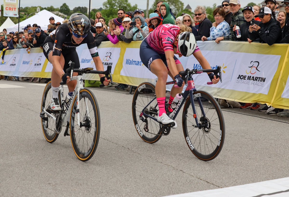 Maggie out-kicks Skylar (LegionLA) to get the win in a photo finish! Maggie #FTW!!! <a href="/joemartinstage/">JoeMartinStageRace</a> Final Stage #JMSR22 #JMSR #UCI
