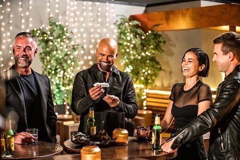 swat_deaconluca's tweet photo. tonight’s the night. time for drinks with friends, and time for the @swatcbs season finale.
10pm on @cbstv
Rp @jayharrington3 w/@LinaEsco @Alex__Russell @shemarmoore @patrickstesprit @TheKennyJohnson @davidbradleylim
#swat #swat2022 #SWATS5 #swatsunday #swatcbs
(S5xE22) https://t.co/cxw1AWfSdh