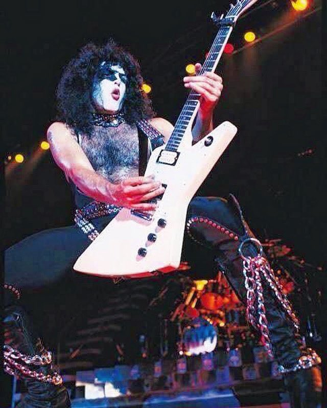 TheGuitarWorld's tweet photo. The Guitar World wants to ask @PaulStanleyLive … Why the capo for “Makin’ Love”? (And, do you still have that Explorer?) https://t.co/gfdNqB7yyQ