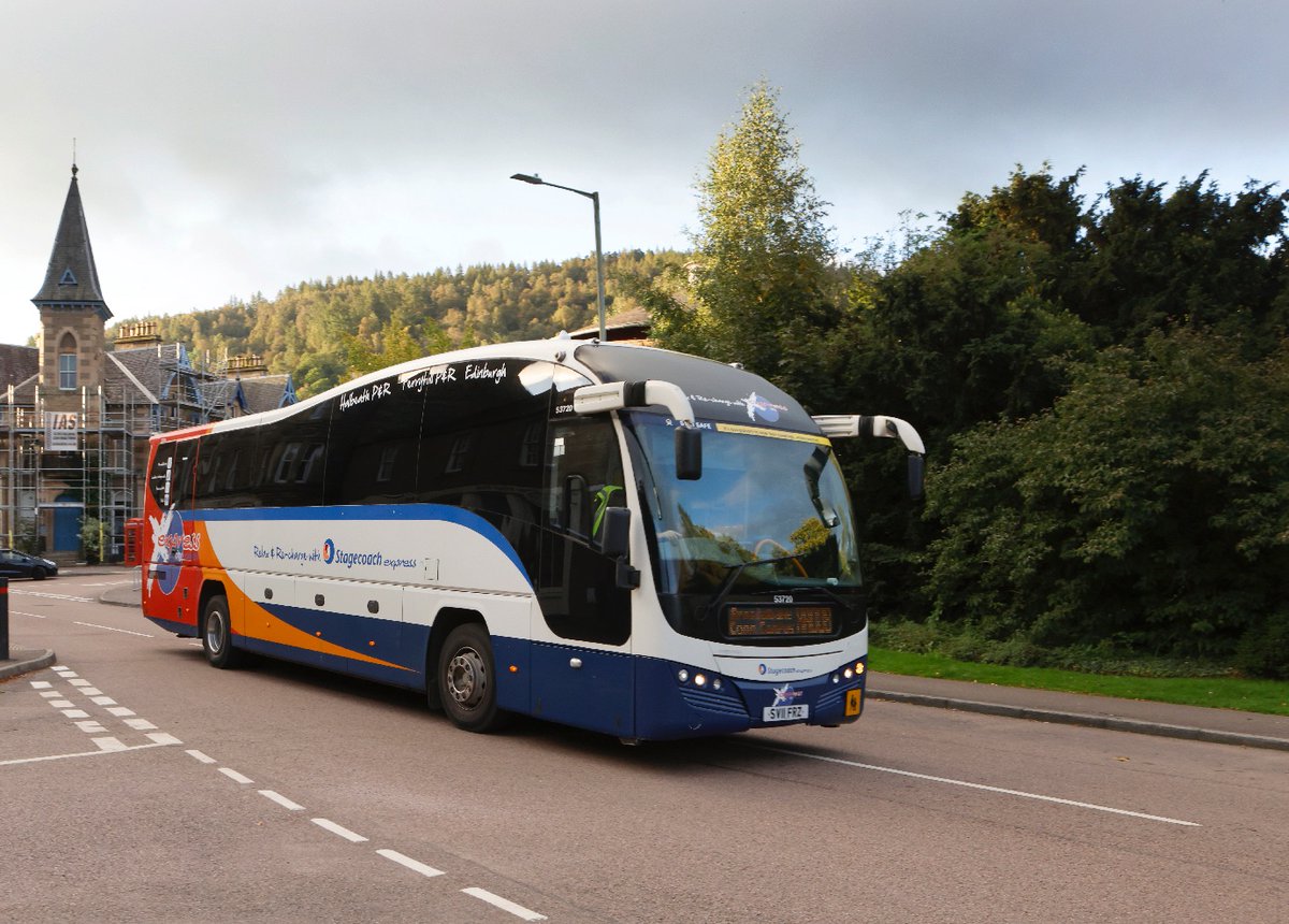 lovemybus_'s tweet photo. Happy #ScottishBusWeek!
Early morning cakes in #Birnam..🧁🚍💕🌳
#cakesforcommuters #climatecafe #lovemybus https://t.co/IvipSC6CrO