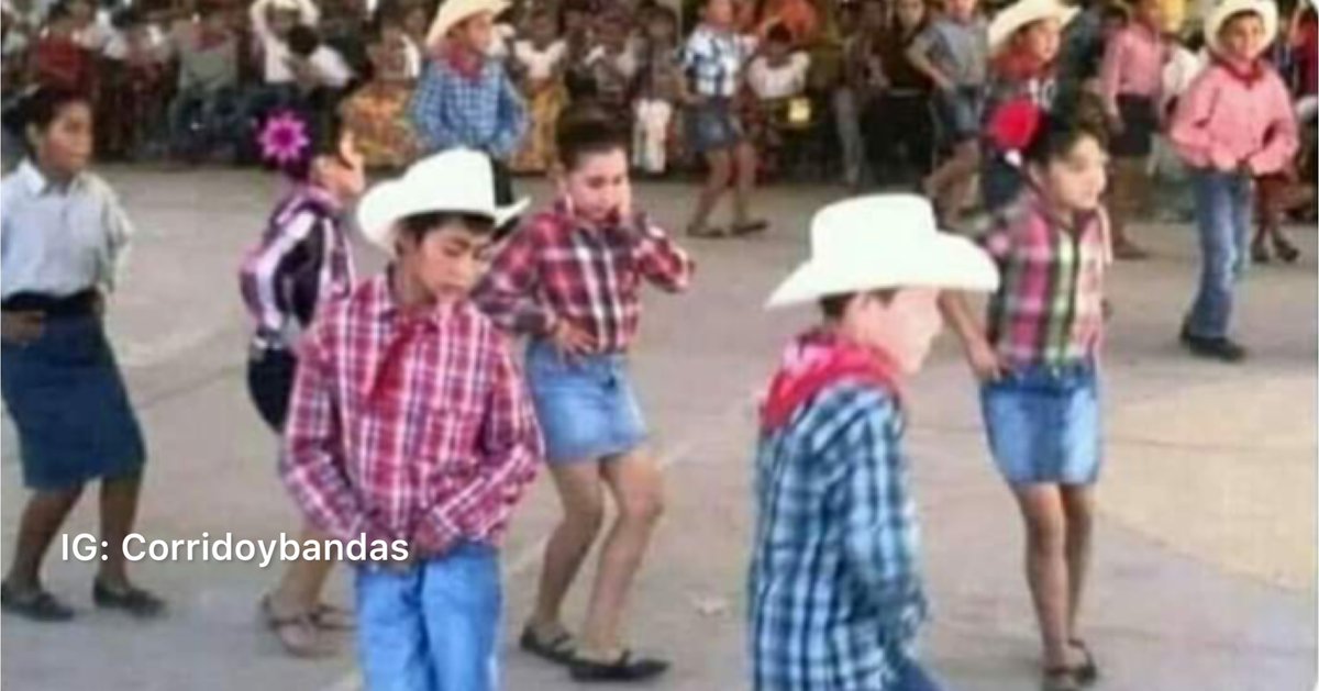corridosybandas's tweet photo. Oye donde aprendiste a bailar tan chingon? 

-Yo en la primaria: https://t.co/CzYYe03gpb