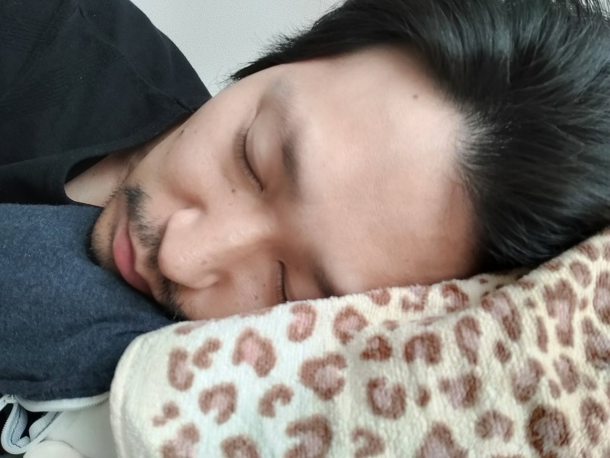 HR_HM_daisuki's tweet photo. コロナ３回目の副反応は今までで1番キツイ🤒
連日39℃😱早く元通りになって！ https://t.co/JyOMMRKwCp