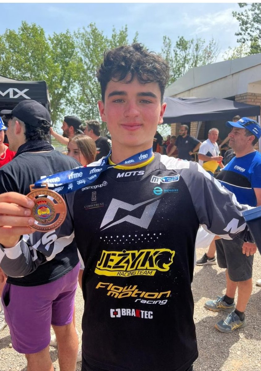Moto_CTEIB's tweet photo. El piloto @mauroosinalde96 consigue un fantástico tercer lugar en la general del campeonato de España de motocross en la categoría de MX 125
.
#ProgramaDeTecnificacióDeMotociclisme #Motociclismo #CTEIB #FederacióBalearDeMotociclisme @esports_ib @cgonyalons https://t.co/3IbVftXqex