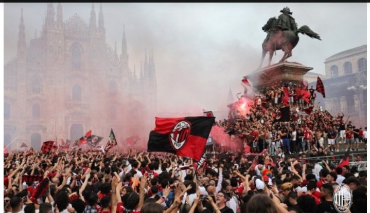 Mamaurwagasabo1's tweet photo. Nyuma y'imyaka irenga 10 ntabikombe itwara Kandi yari  ifite amazina y'abakinnyi bakomeye barimo na #Ibramovic, #Olivier Giroud.etc, ikipe ya #ACMilan niyo yegukanye  igikombe cyo muri shampiyona y'Abataliyani #Serie A @ScoviaMutesi
 @TityKayishema
@rigogaruth 
@UWAYODivin https://t.co/zWNIjCY2cQ