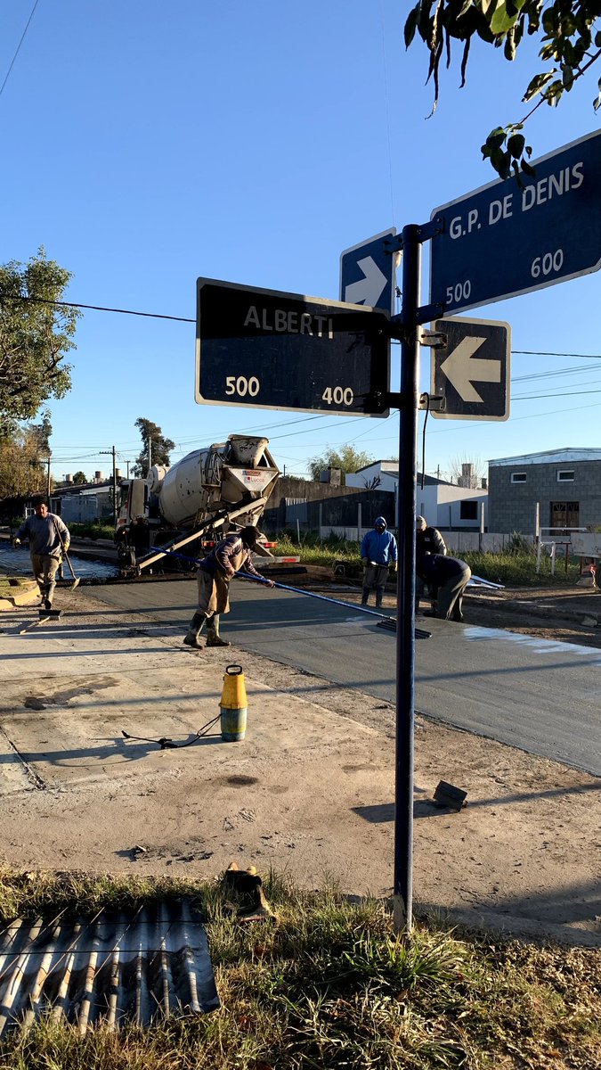 El plan de 22 cuadras de pavimento continúa en la ciudad 🚧

Después de pavimentar la calle Alberti, seguimos con la calle Gregorio Pérez de Denis 💪

¡Acciones que transforman! 💛