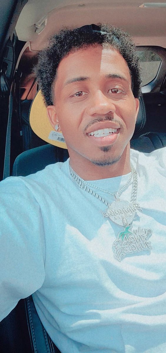 ReeseThaChosen1's tweet photo. Took me a long time but I did It 🦁💛 the Big God never said life was going to be easy He said "Long Suffering " when you a child of HIS!! #NdatsReal 💯💎 https://t.co/xYlAQof5B8