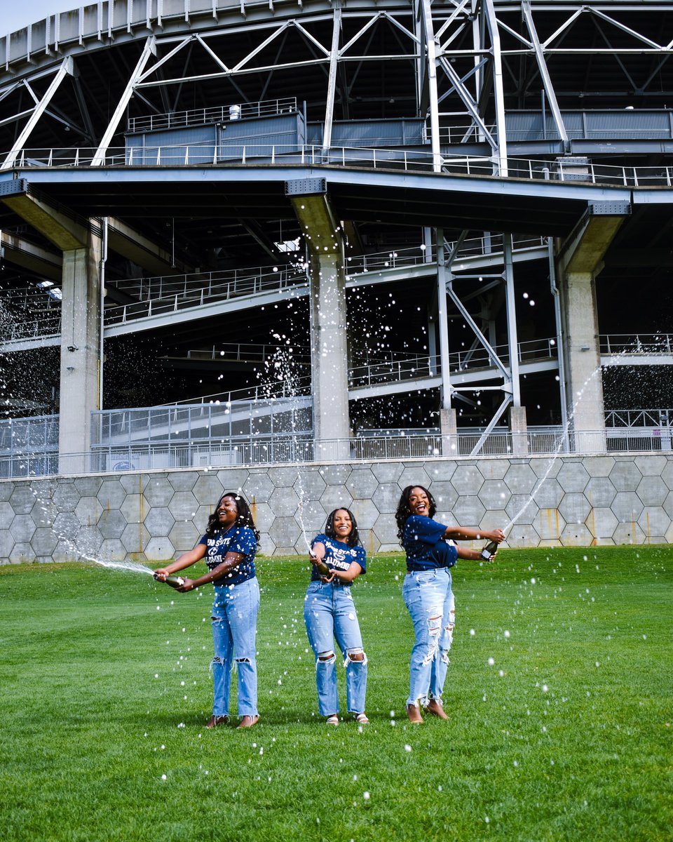 hakeemtd_'s tweet photo. some of my grads from this year.. all pictures shot and edited by ME 📸 #psu2022 https://t.co/7voK1bznoo