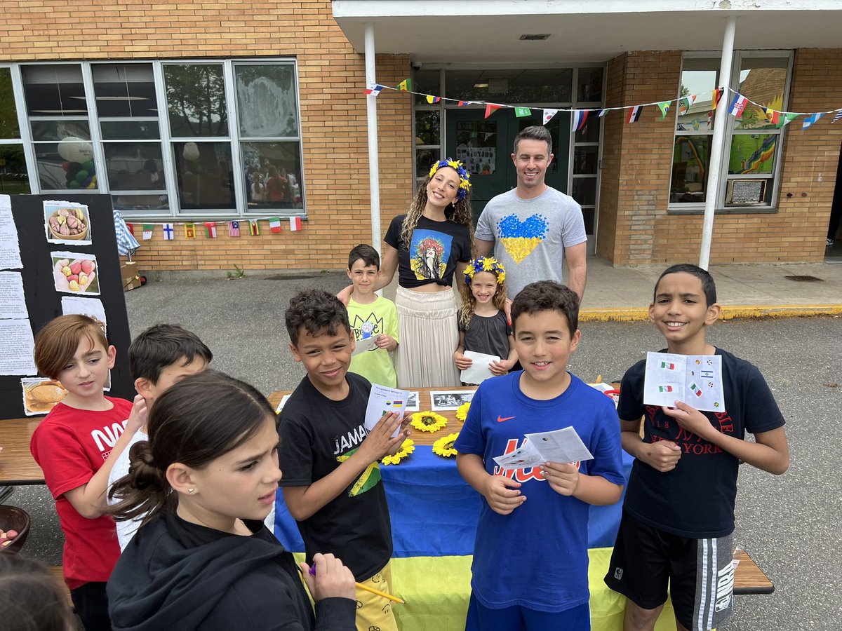 MrsJessicaRyan's tweet image. The Diversity Committee presents… Waverly Park’s first CULTURAL FAIR! #cultureiscool @No_Hate13 @WaverlyParkElem @Newsday @LynbrookSupt @LynERHerald