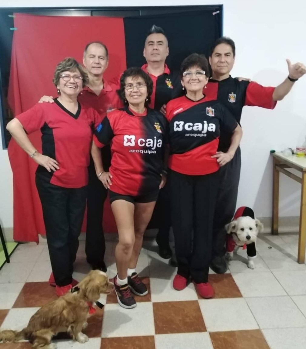 mejcal's tweet photo. #LIGA1BETSSONXGOLPERU 
@vicentgol 
Nuevamente por aquí
Un saludo para la familia Mejia Calcina 🔴⚫⭐⭐
Excelente transmisión https://t.co/aLbEeJofhE