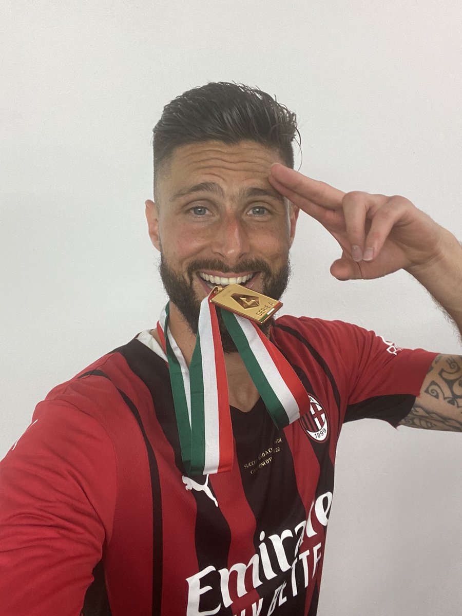 ActuFoot_'s tweet photo. 🫡🏅❤️🖤 https://t.co/6WkuMWbGn2
