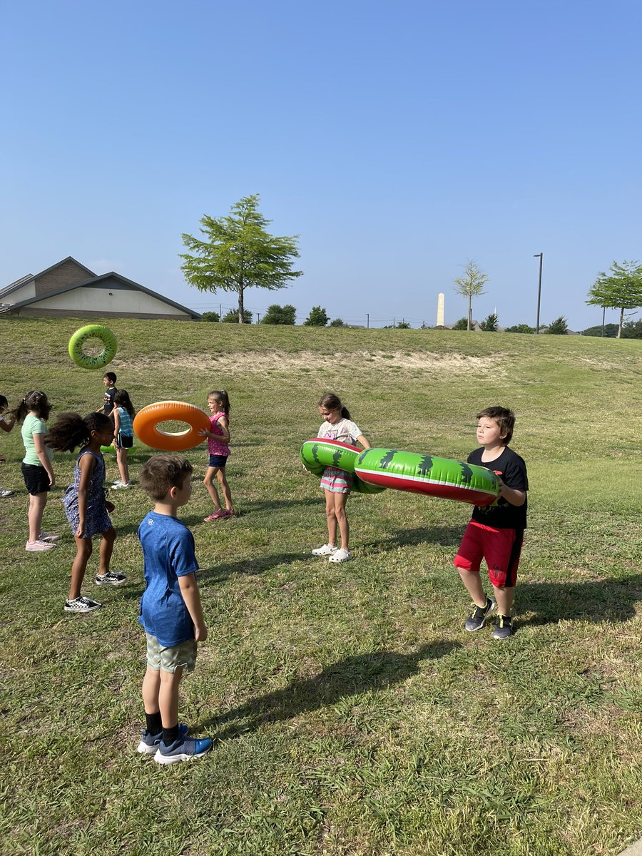 WardenRobinE's tweet photo. Last day of school fun!#minshewcolts #myMISD https://t.co/zpgyMfN0hW
