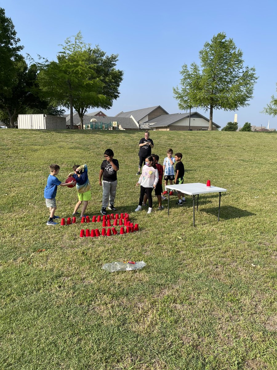 WardenRobinE's tweet photo. Last day of school fun!#minshewcolts #myMISD https://t.co/zpgyMfN0hW