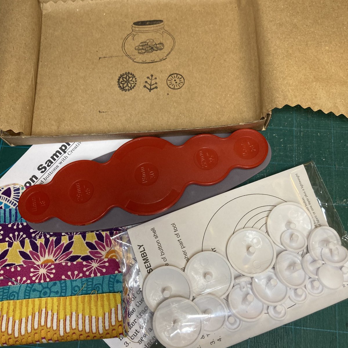 patch_shop's tweet image. New Button kit are available on my online shop check it out #patchwork #quilt #button #buttonkit #patchworkquilt #craft #sewing @eBay_UK 
#ebayfinds #ebayseller #ebayshop #ebaycraft #ebayhandmade