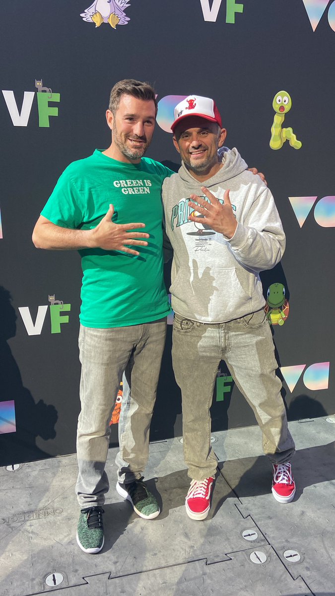dolian2's tweet photo. @garyvee I'll be there! Thank you for an amazing and memorable experience! 💚 #greenisgreen #veecon2023 https://t.co/C8RLDByZ0w