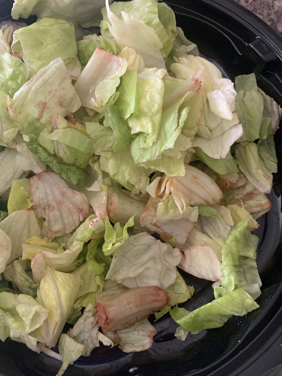 Camerismom's tweet photo. @dominos  Y'all suck!  This is the best you can do for a salad - and you charged $8.88 for it?!?!?  You don't have to worry about me EVER ordering again. https://t.co/aK4hTo0yQd