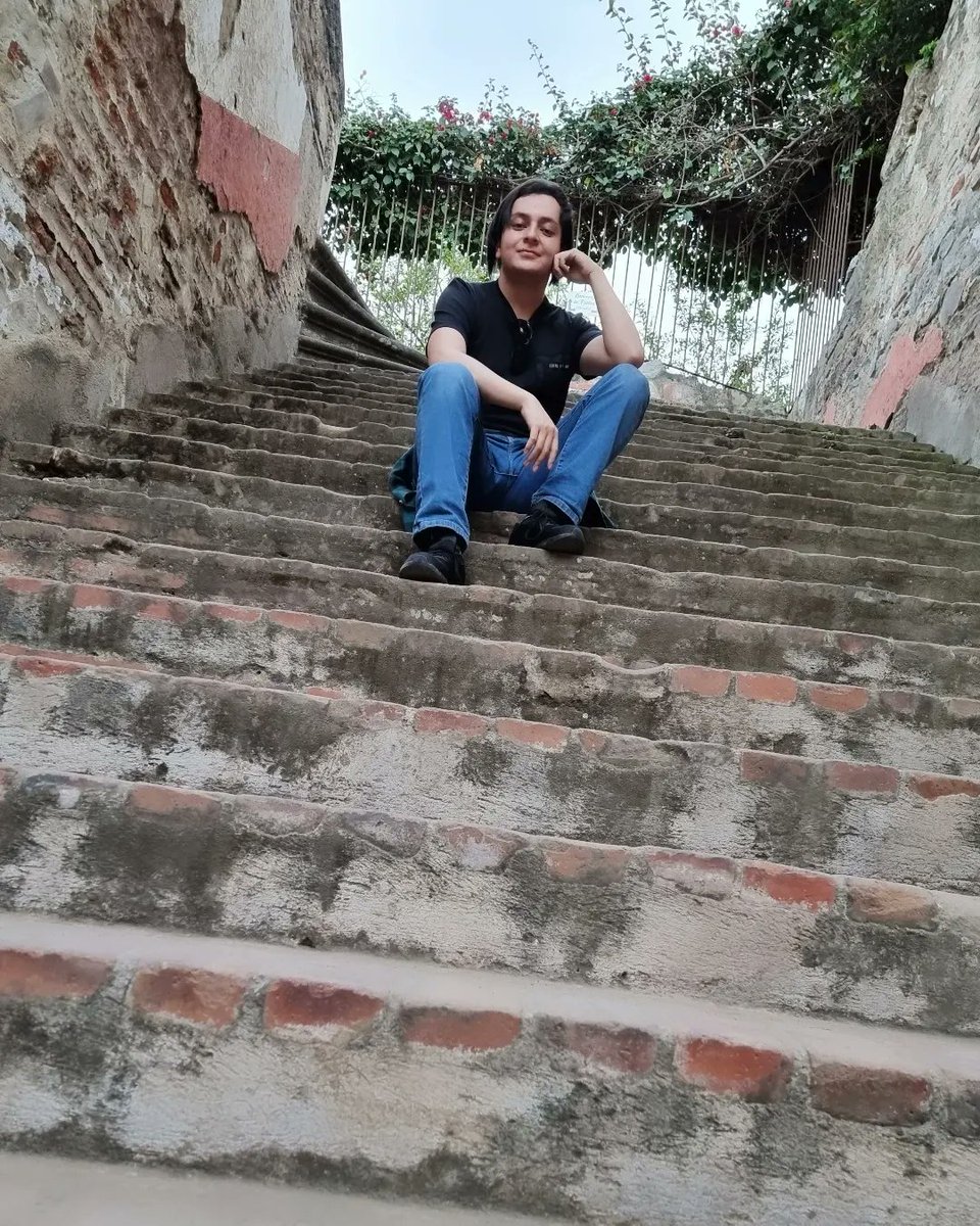 EdduinArrue's tweet photo. Finaliza un eclipse, el universo se expande, los astros se alinean y la vida continua.

Frase: Edduin Arrué @edduinarrue 

#poem #quote #poetist #model #guatemala🇬🇹 #phrase #fotografia #challenge #adventurer #artist #photo #handsome #streetstyle #camera #actor #action #writter https://t.co/eaRucpDBeF