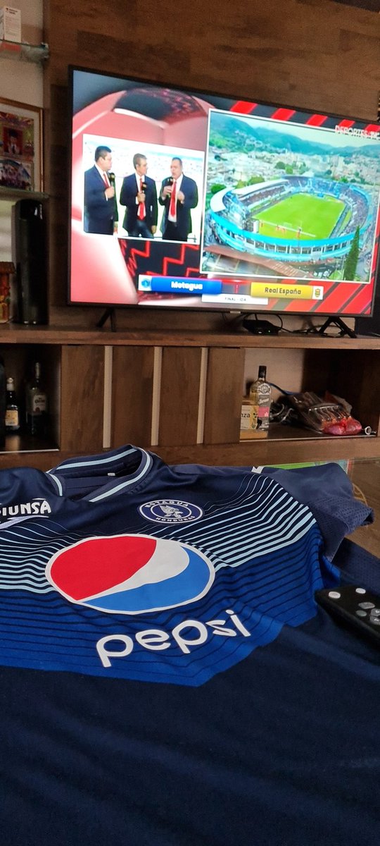 DurlinOrt's tweet photo. Listos @Motagua @marlonsimon @franshy1001 https://t.co/Q16xIsPPYM