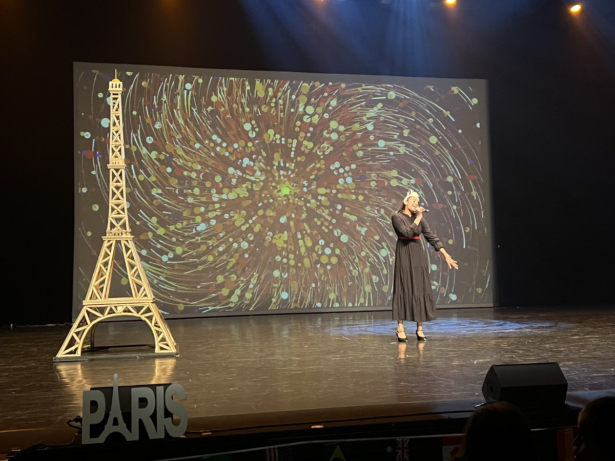 v_narbonnais's tweet photo. 📍| 11e édition du @FestiCL à #Colombes 💃🎤

Merci et bravo à ces dizaines de jeunes, à l’image de la diversité des #Jeunesses d’#ÎledeFrance, de nous avoir offert ce merveilleux spectacle. 3h de féérie, des chants, des danses. Notre #jeunesse est éminemment talentueuse 😍🔥 https://t.co/o5lAoLx70x