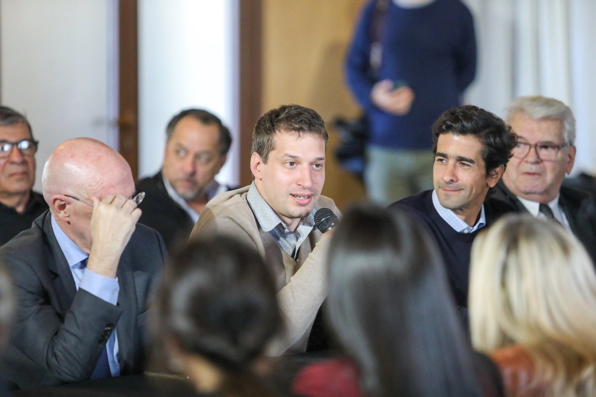 anypereyraok's tweet photo. ¡Vamos a aportar al cambio del país con la fuerza de las ideas liberales!

En el encuentro de representantes de partidos provinciales junto al diputado @rlopezmurphy, avanzamos en la creación de una Confederación Nacional sobre bases programáticas de principios liberales. https://t.co/OetEan50D1