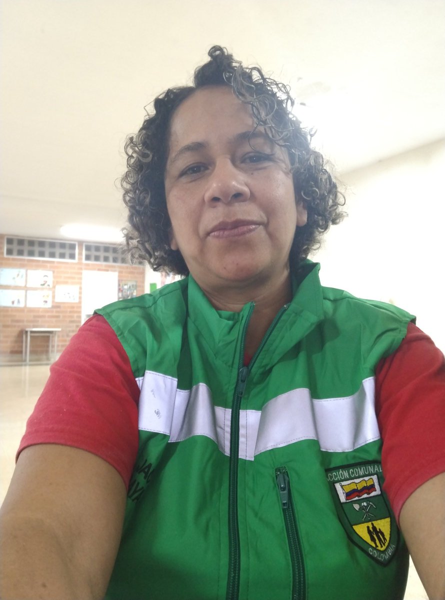 DianaArboledaC2's tweet image. Hace años que #SoyComunal  en este momento con la Jac vereda las playas..   Hoy nos encontramos con una sorpresa: es la primera vez en la historia de nuestra  junta que a los dignatarios nos aportan chalecos y gorras.

El trabajo comunal  es misional