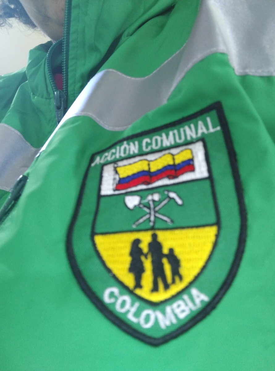 DianaArboledaC2's tweet image. Hace años que #SoyComunal  en este momento con la Jac vereda las playas..   Hoy nos encontramos con una sorpresa: es la primera vez en la historia de nuestra  junta que a los dignatarios nos aportan chalecos y gorras.

El trabajo comunal  es misional