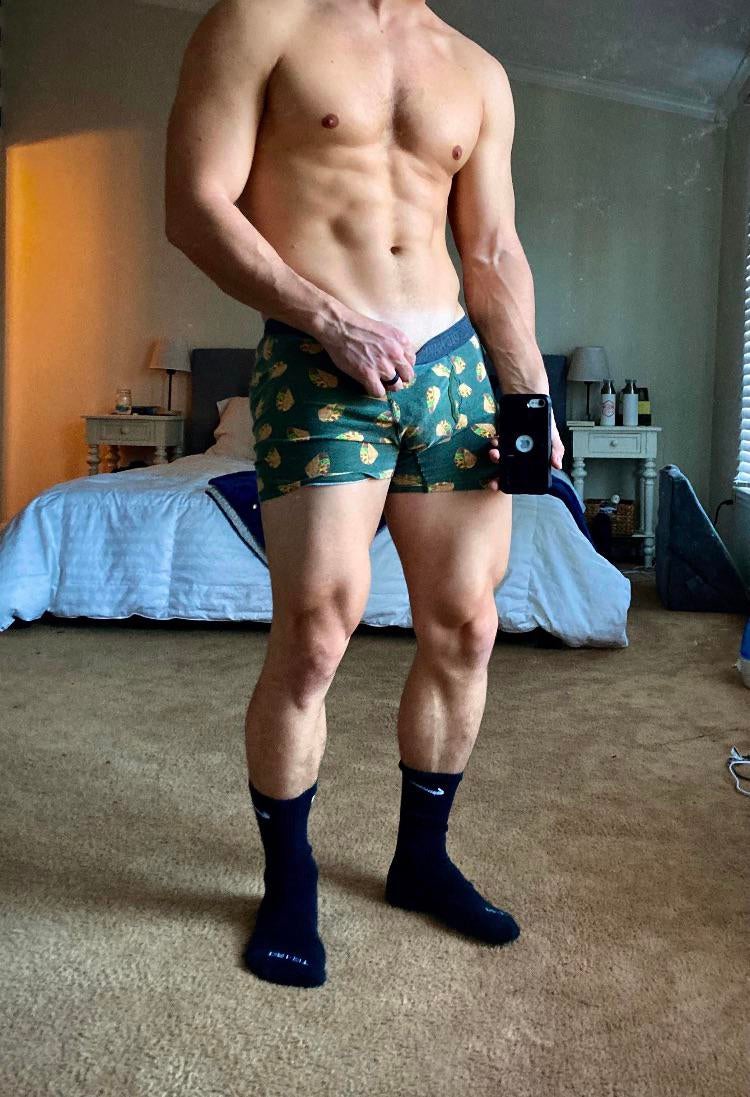 📱: Cachorro (@DED1NAMIT4) .

💬: Oye, cachorrito.
💬: Me robé tus calcetines. ¿Qué opinas?
📷: