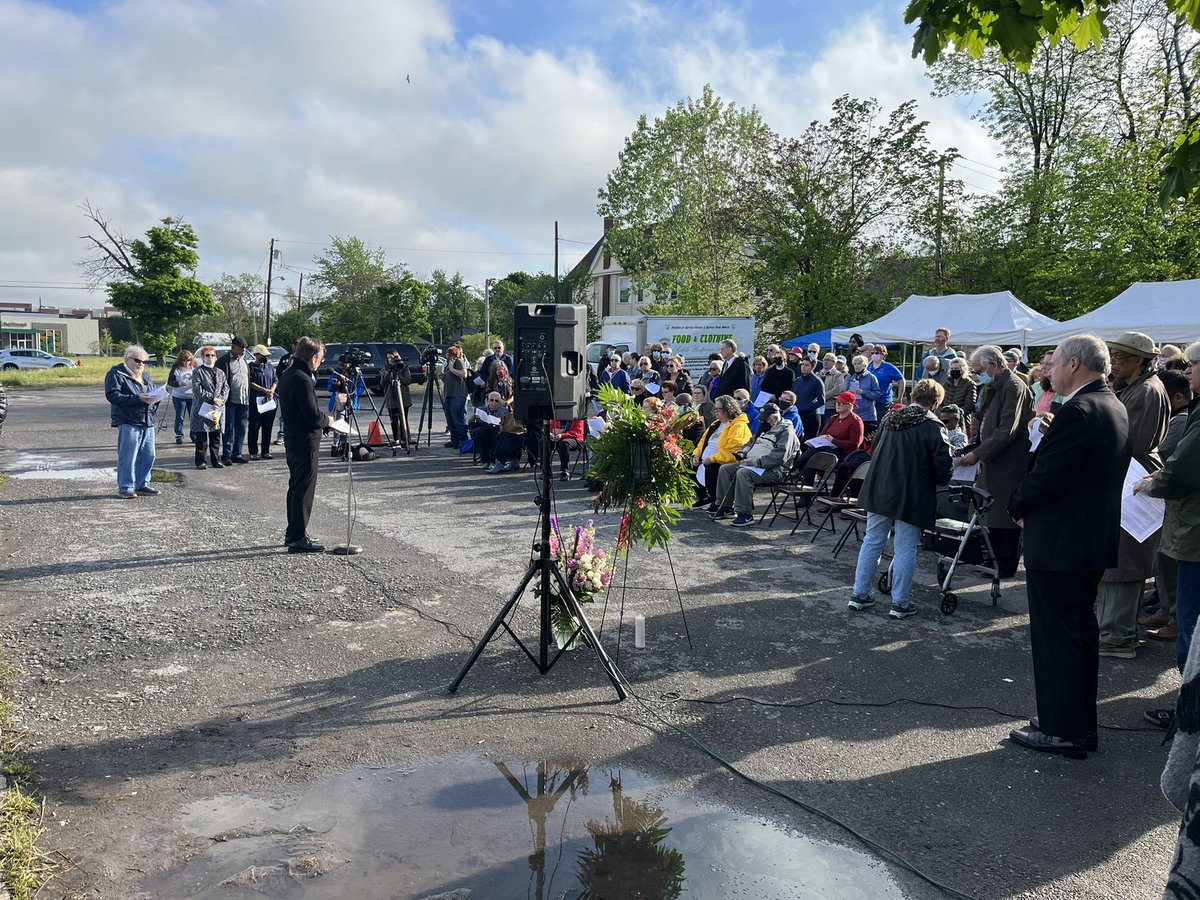 LizLewinTV's tweet photo. Buffalo your outpouring of love will continue even when lights and cameras stop shining…

I’m so proud to be from this city. We are here participating in a vigil along with many many others @WGRZ https://t.co/wh2FwCSNjj