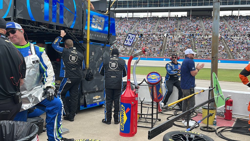 tracksmackdawn's tweet photo. Down here watching anxious 99 team during this caution #AllStarRace #NASCAR #TrackSmackRadio https://t.co/w0r0brsXVk