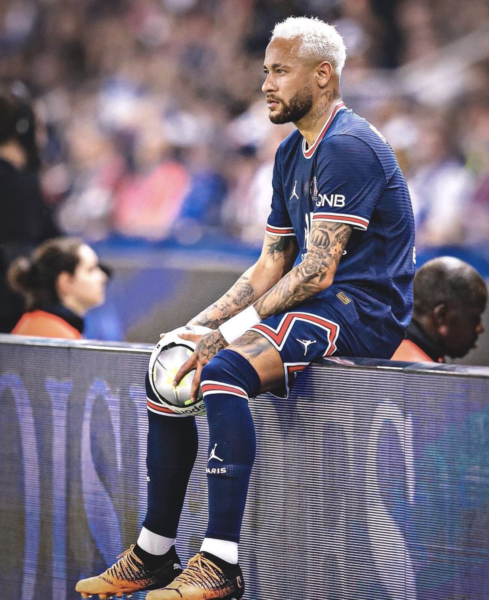 O unico jogador da história a marcar 100+ gols e dar 50+ assistências em 3 clubes diferentes

Tem que respeitar o Neymar!! 🔥🔥