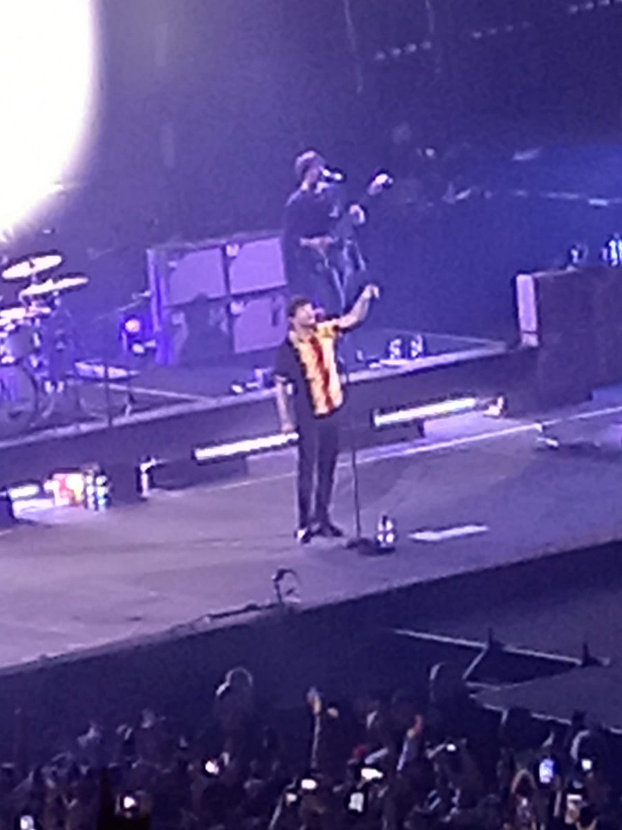 horancute's tweet photo. Este concierto fue lo mejor que me pasó en la vida. No puedo explicar lo especial y hermosa que fue esta noche
Gracias @Louis_Tomlinson por hacer que mi vida sea mejor
                 • 21/05/22• https://t.co/v5RRIF2RM6