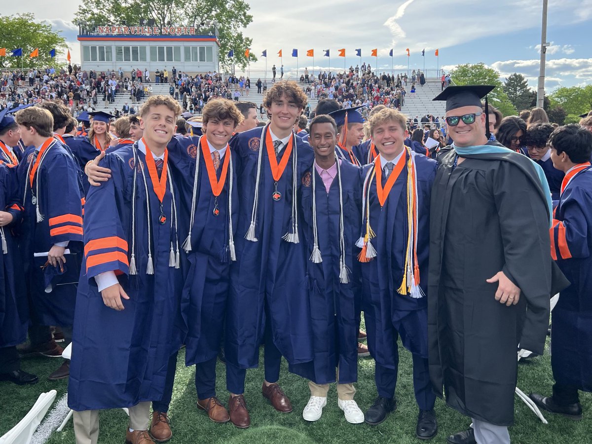 Coach_Arthurs90's tweet photo. Senior Captains - Congrats Huskies! https://t.co/6BdJWHgmRn