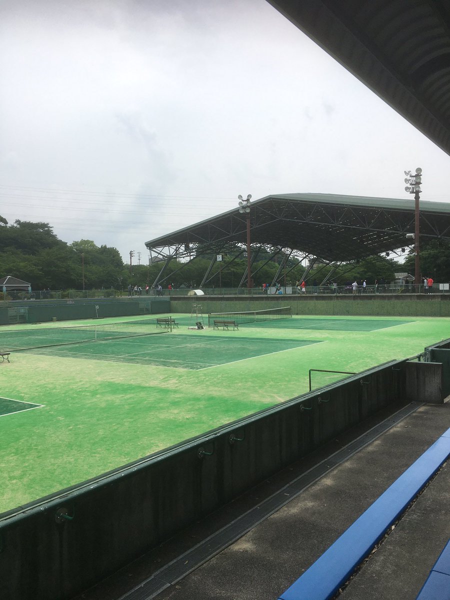 YuFactory79's tweet photo. 昨日は高校生の県大会に行ってきました。
一応、沼津代表のダブルスだったけど、8-4で負けてしまった。
でも、浜松の花川運動公園

屋根付きのコートは初めて見た🤗 https://t.co/oJc7G5Ldn8