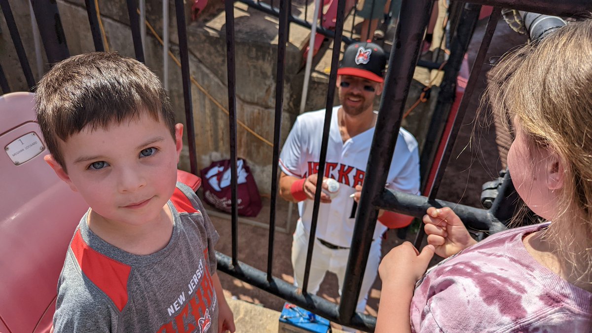 coreykronengold's tweet photo. @JackalsBaseball great to be back and see our buddies @daltonleecombs and Jack the Jackal again! Even got a bat from a Grizzly! Let's go Jackals! https://t.co/7XsLRliXKa
