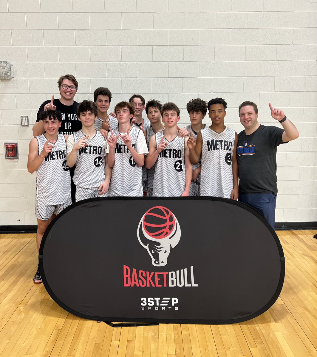 BasketBullhoops's tweet photo. Congrats to 8th Grade Metro United-Sass on winning their division title this weekend in the Hall of Fame Spring Classic ππ #hofsc https://t.co/rN497IOzJS