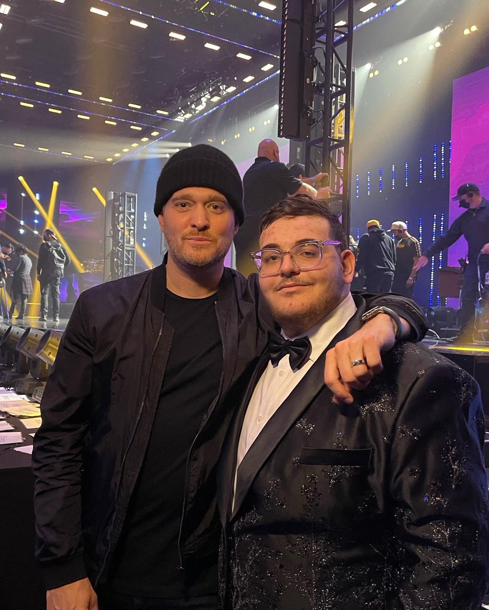 christiangsoul's tweet photo. Tonight is the #IdolFinale ! Join me and the rest of the top 10 for a night of ✨SPECTACULAR✨ performances. @AmericanIdol starts at 5p PT / 8p ET and you don't want to miss out on mg duet with @MichaelBuble and see us on the Idol stage for the last time this season!Love you all! https://t.co/IMWga0hEF3
