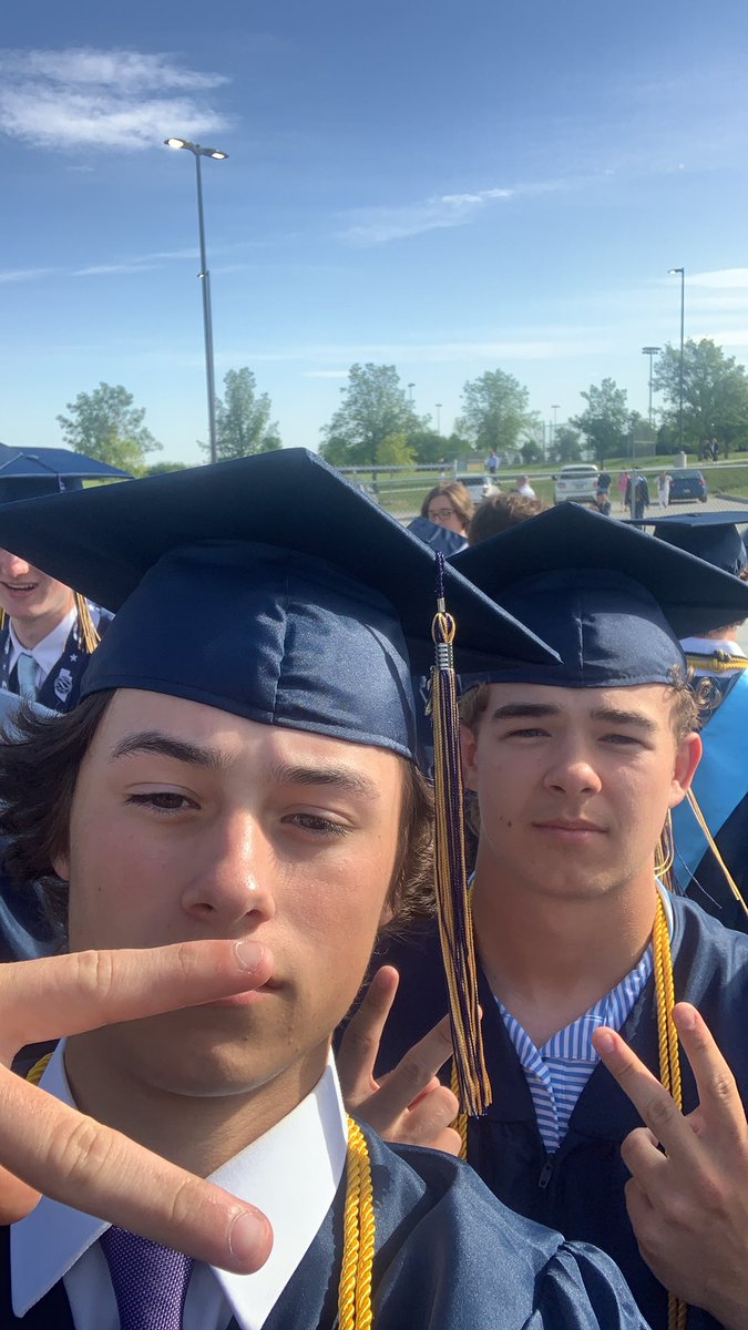 rection_hug's tweet image. Hugh and Lou out.