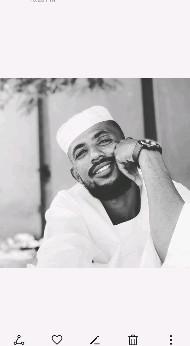 في مكان ما من هذا العالم ، هناك شخص يبتسم الأن بسببي أو بسببك!
