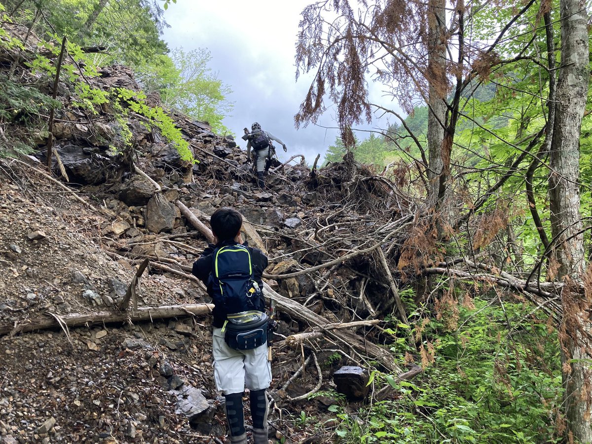 stupidxthc's tweet photo. 昨日は友人と木曽川漁協管轄の川へ行ってきました🎣
やっぱりゴールデンウィーク明けだと、魚も抜かれてるし、スレてるしでなかなかきびしかったでございました。でも、楽しかった😊
体はバキバキだけど…😫 https://t.co/4wkRlvzIst
