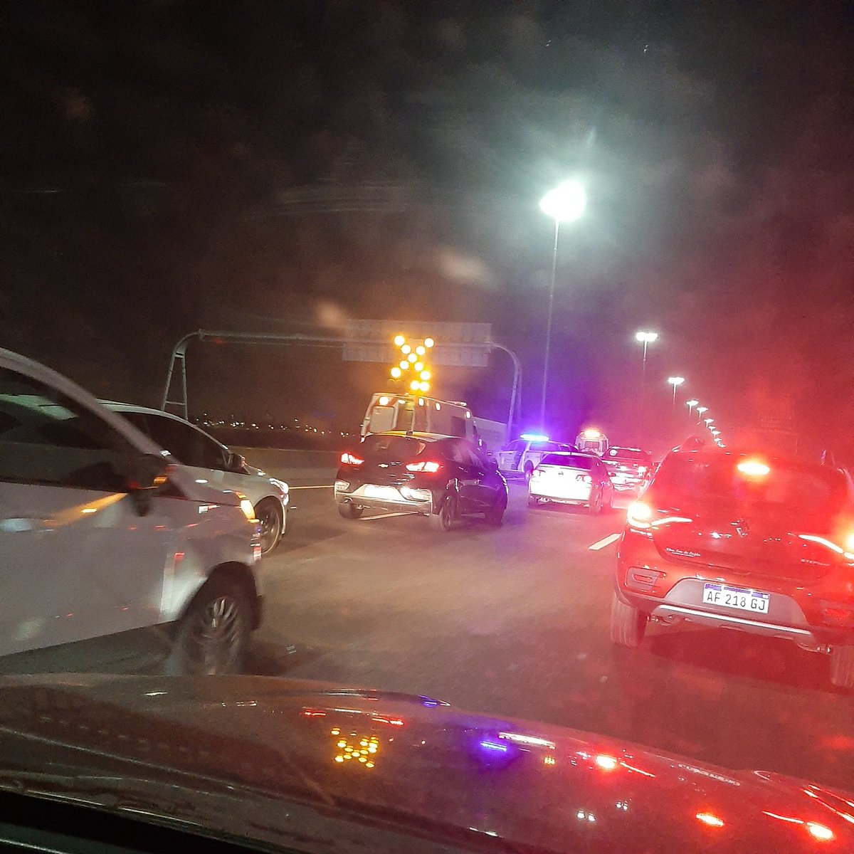 AlertasTransito's tweet photo. #AuBALP Accidente en el km 29,5 sentido CABA, sobre carril 1.

⚠️ https://t.co/liL2ThPUUz 

#AlertasTransito 
🗨 @bagliettoc 
https://t.co/5pRTT8IeFC