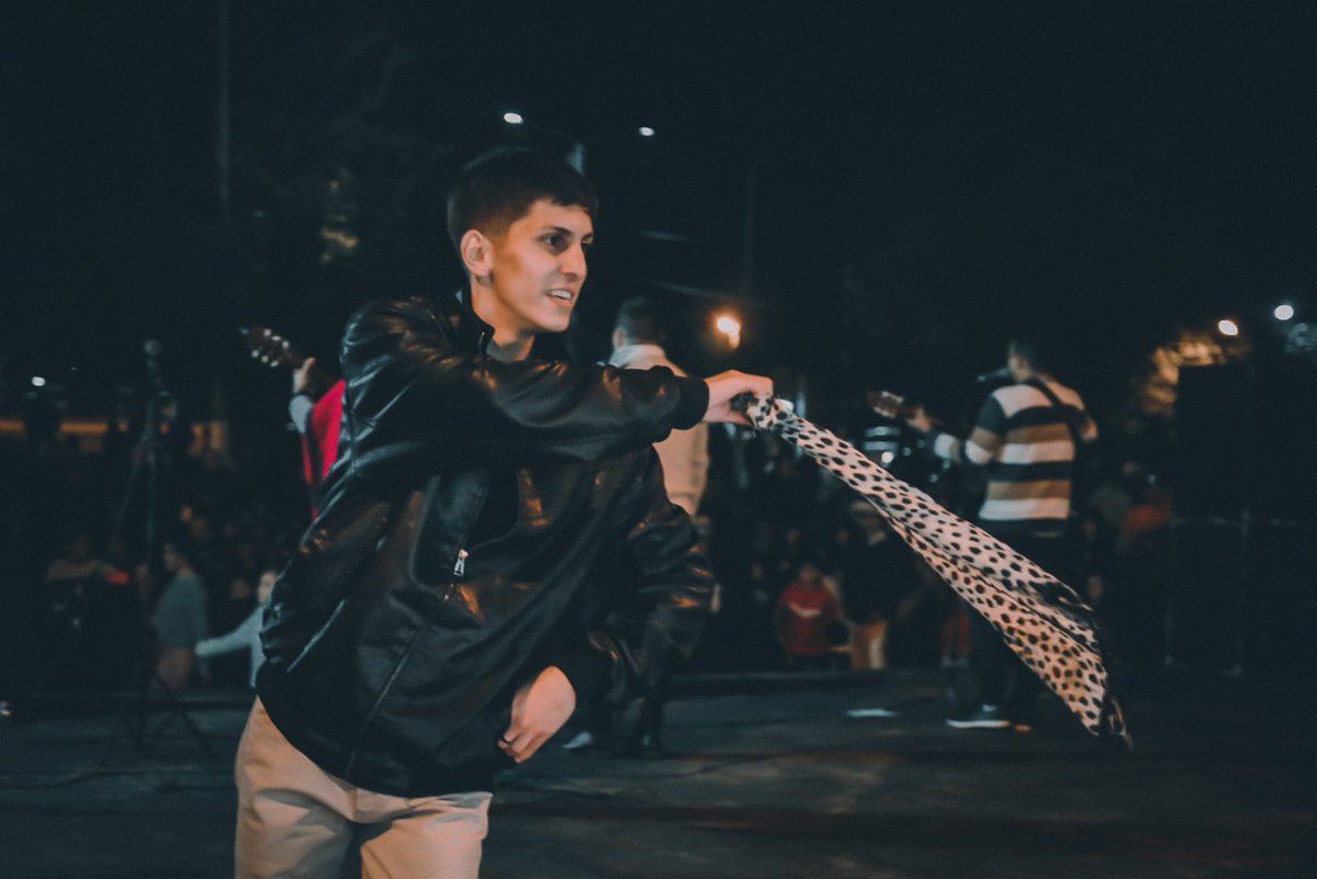 AlexanderTeixi1's tweet photo. Bailar es lo que hace bien , soltarte de todo es la mejor sensación q se puede sentir , baila y olvídate de todo por un momento. https://t.co/zfjoI2Lw8A