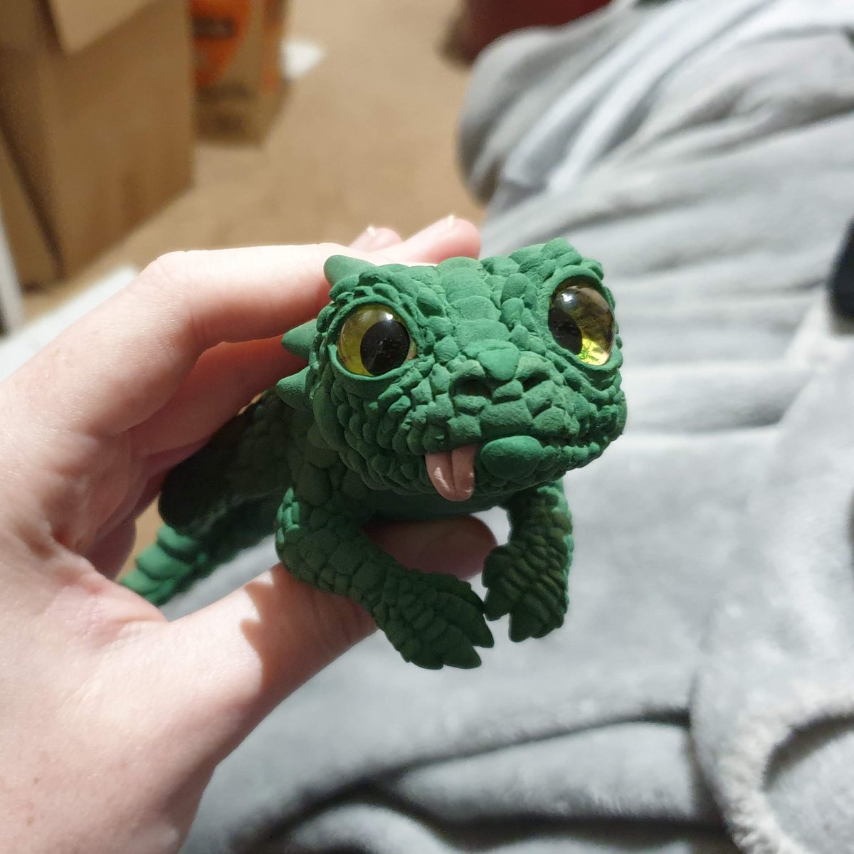 Sonsational925's tweet photo. Just some wee Hamburger work in progress shots from @DiscoDoesDnD !

Had a blast making this little guy! Keen to do some more scaly sculptures sometime soon!

@bludelb @N_A_K @ianaIexander @albinokid 

#handmade #sculpture #dnd #lizard #derpy #reptile #art #workinprogress https://t.co/IJx9xObFCo