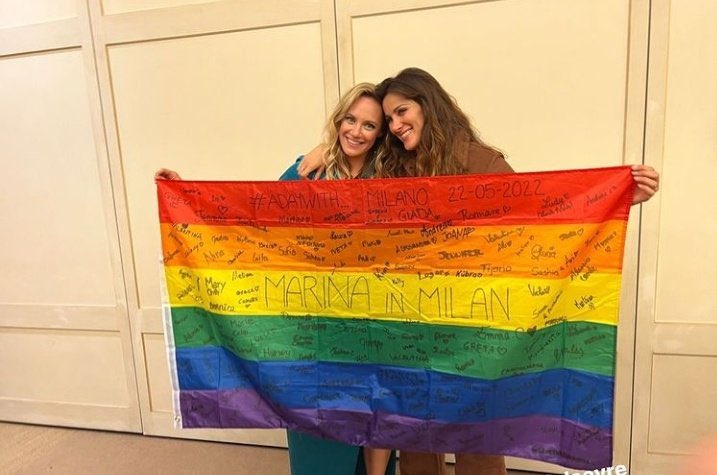 WTF ESTAN LOCAS COMO SE VAN A SACWR UNA FOTO CON LA BANDENGA