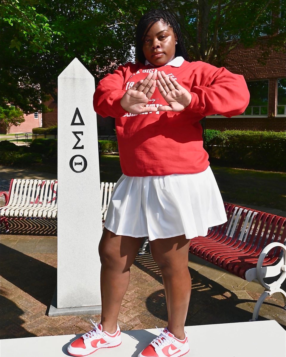 ahniyah_nicole's tweet photo. let me give you 40 reasons why you shouldn’t have slept on me #RaΔiant Flame 🔥 ❤️🐘. #DST #1913 #AOML #yofavRED https://t.co/7IoCSwD5FK