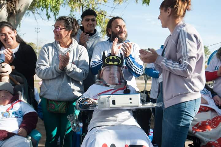 oficialAAdED1's tweet photo. Hacer visible lo invisible, de eso se trata, y de seguir identificando a las personas #Electrodependientes a través de eventos culturales y deportivos. Agracecemos a todos y todas los que participaron.
#ConectadosALaVida🔌❤️ #LomasSeConecta #Conectate #Electrodeprndientes💡 https://t.co/goW1AiCnQG