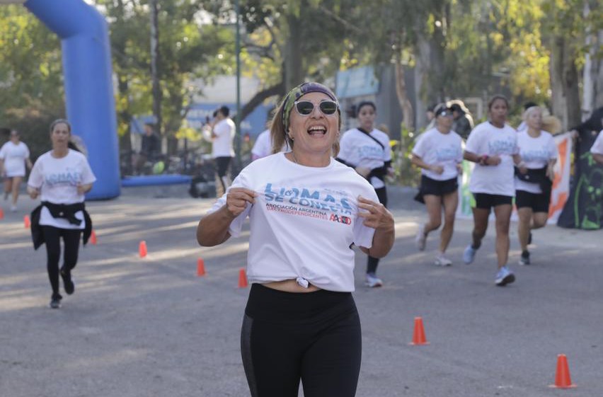 minsaurralde's tweet photo. ❤| Los vecinos y vecinas se sumaron a la maratón #LomasSeConecta, la iniciativa histórica del @MunicipioLdeZ para concientizar sobre personas electrodependientes.
@alferdez
@CFKArgentina
@Kicillofok
@marinalesci
@oficialAAdED1
@mstefanizzi
#LomasEsEnEquipo https://t.co/TQiZnXx0XI